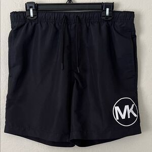 Like New! Michael Kors Black Shorts in Size M